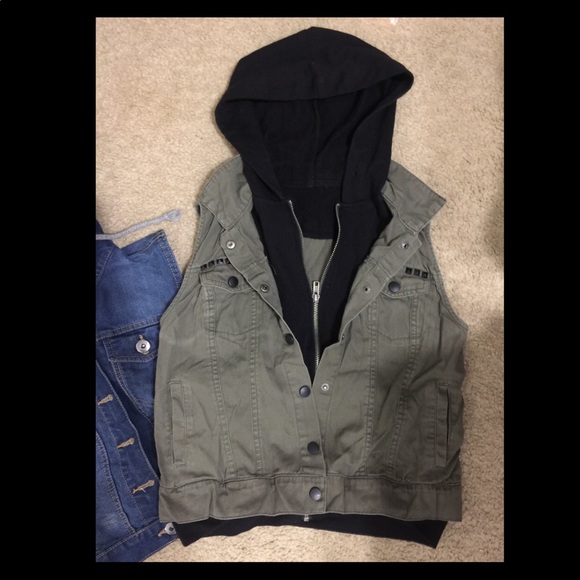 Vest Bundle - Picture 4 of 7